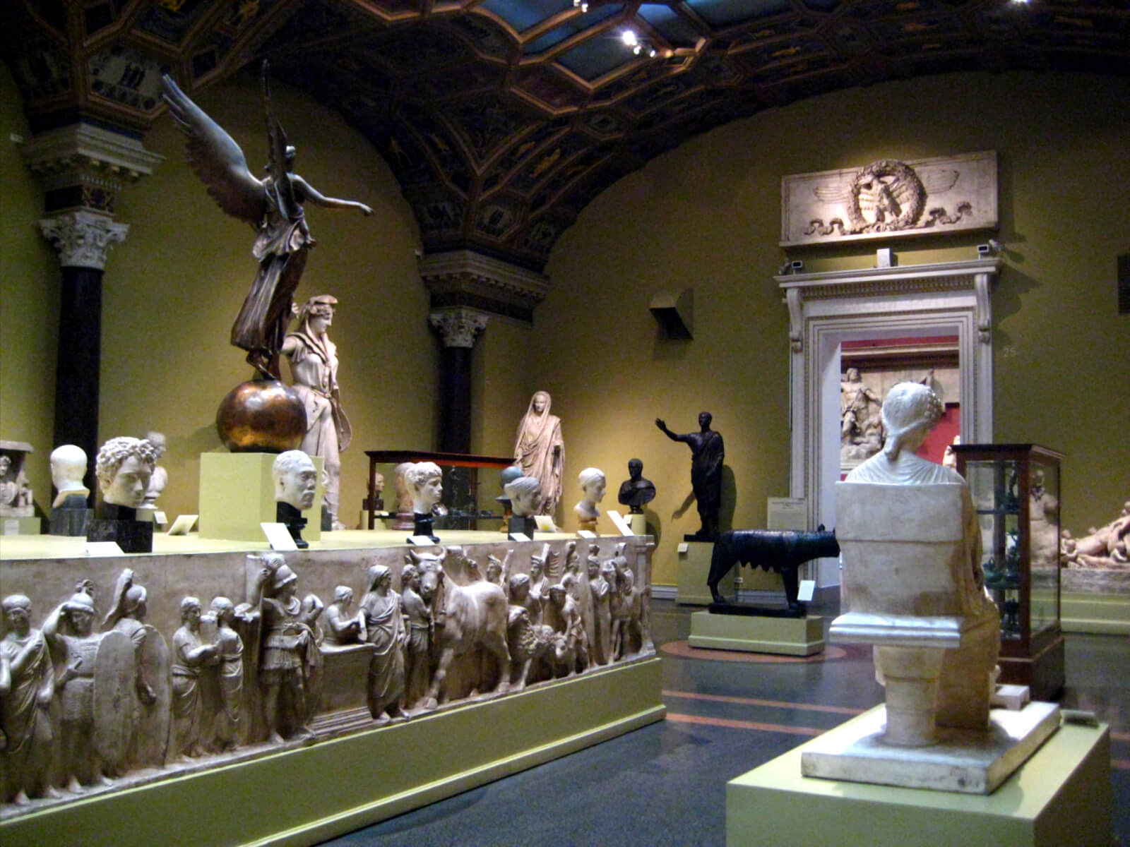 Римские статуи в коллекции музея, 2011.
