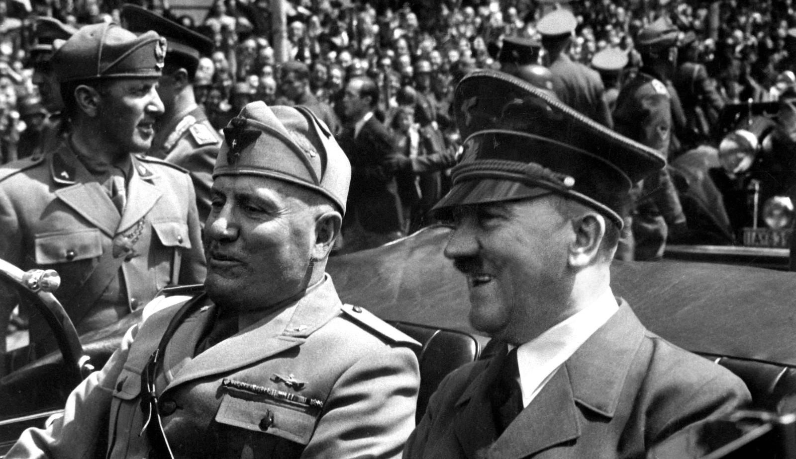Адольф Гитлер и Бенито Муссолини.