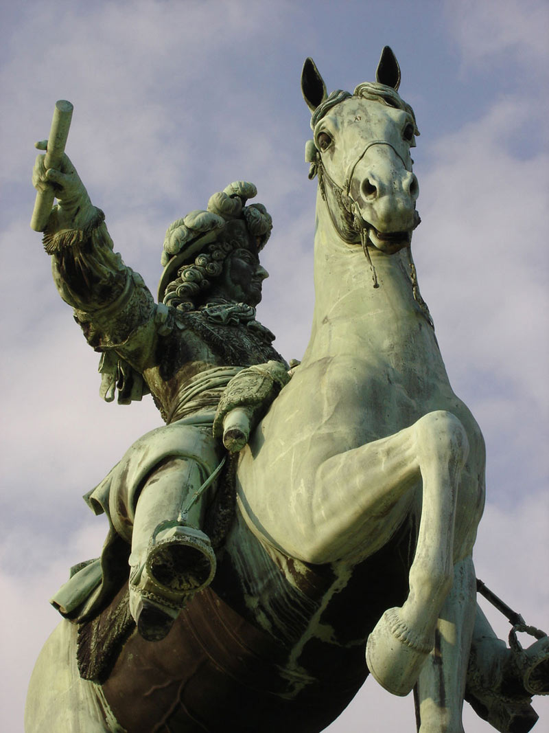 Статуя Людовика XIV в Версале.