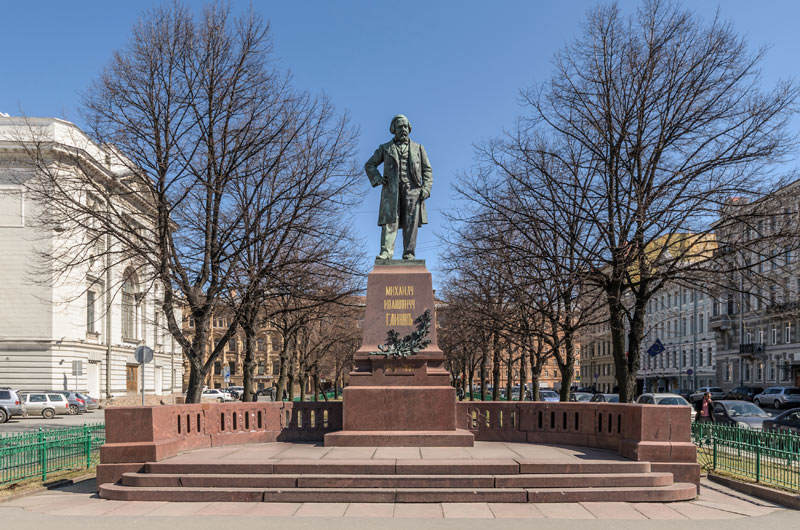Монумент Глинке в Петербурге.