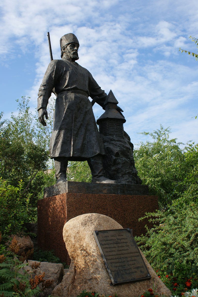 Памятник основателю Читы Бекетову.