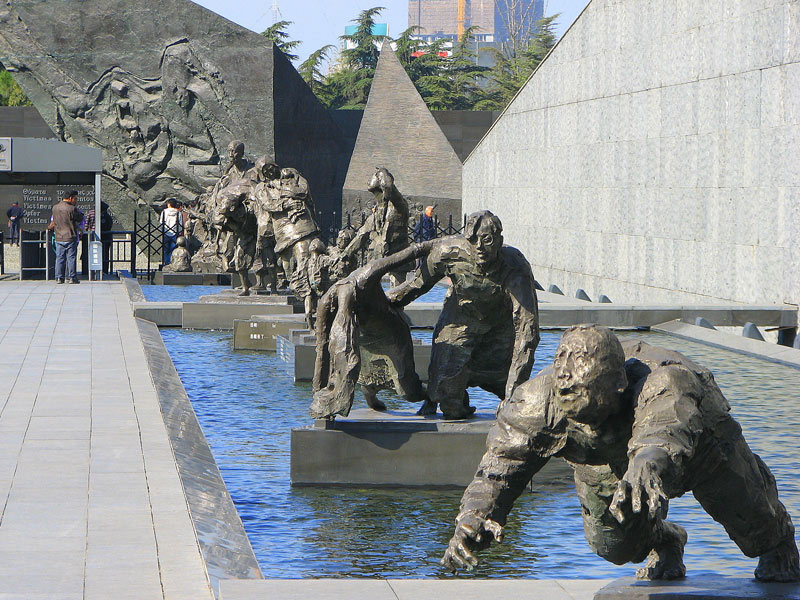Мемориал жертв Нанкинской резни.