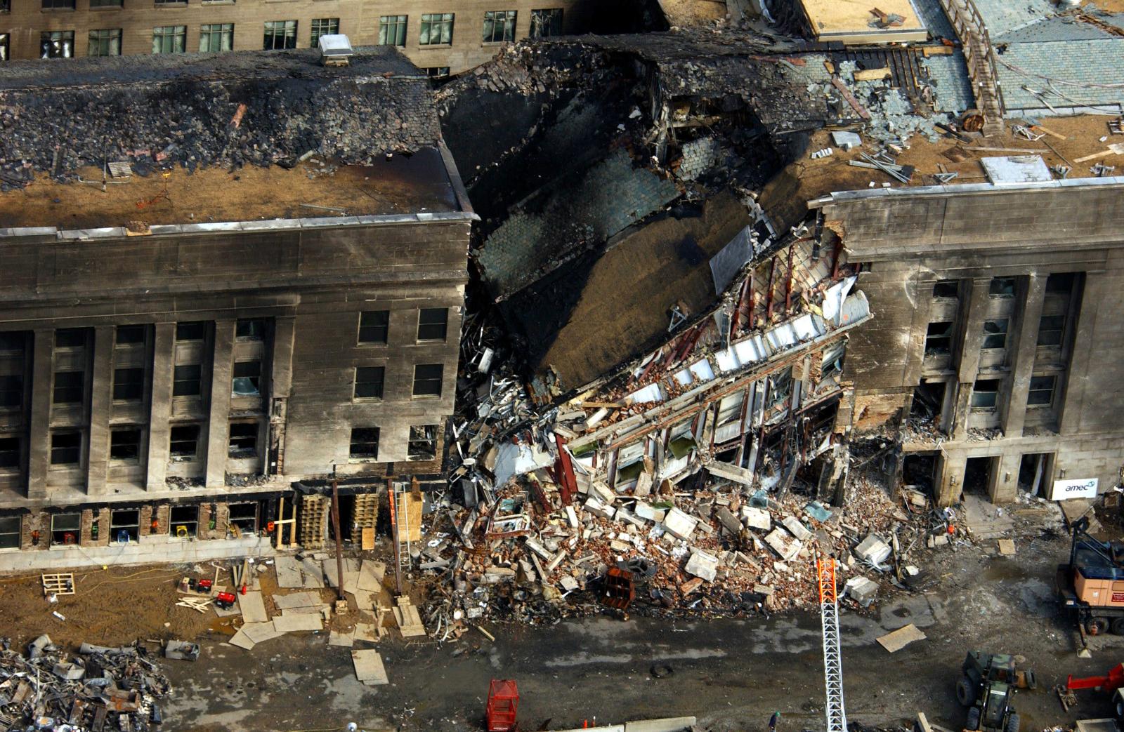 Левое крыло Пентагона после теракта 11 сентября 2001 года.