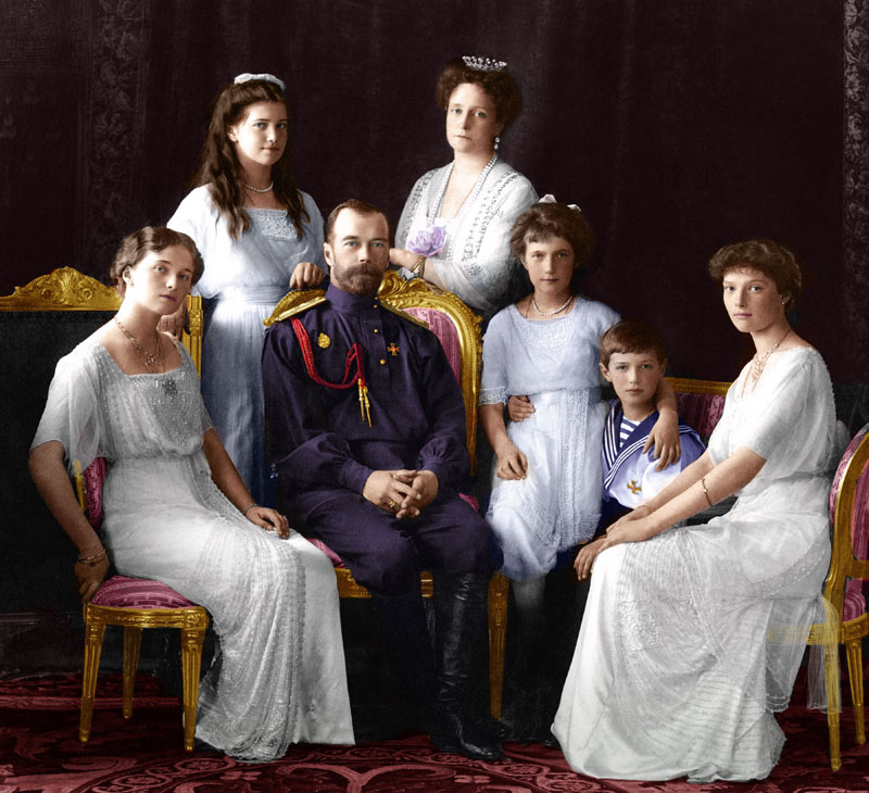 Император Николай II с семьей.
