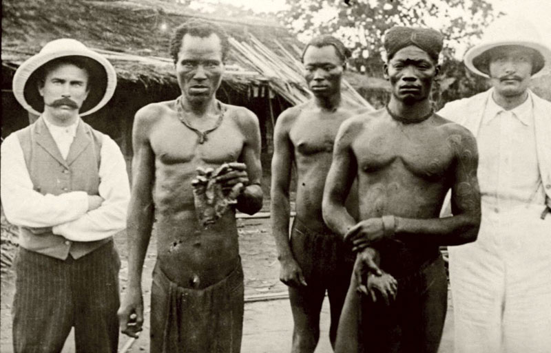 Конголезцы и колонизаторы.