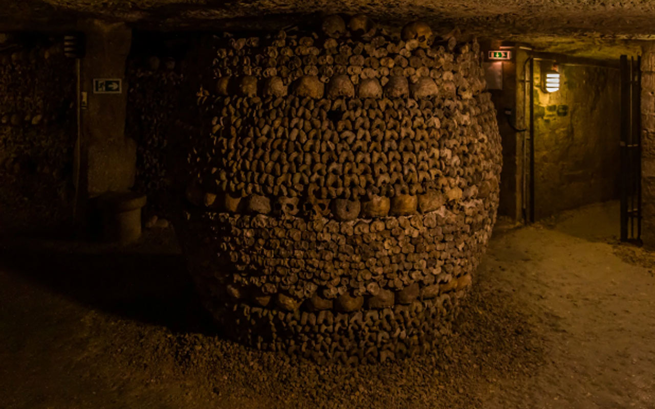 Останки парижан в Катакомбах.