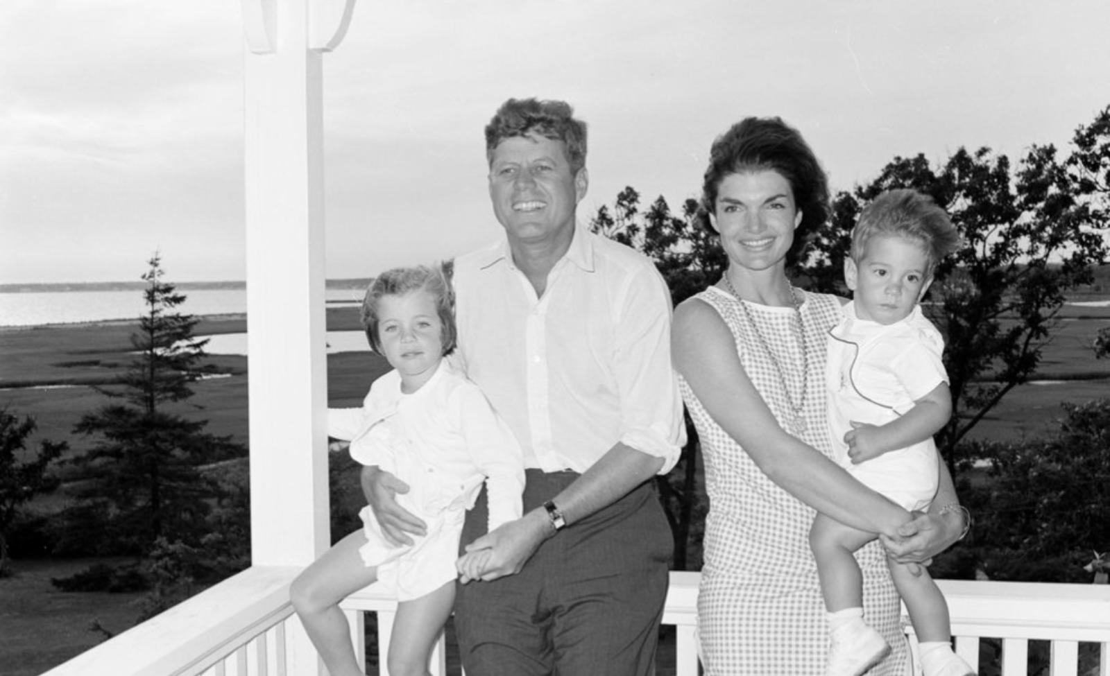 Президент Джон Кеннеди с семьей, 1962-й год.