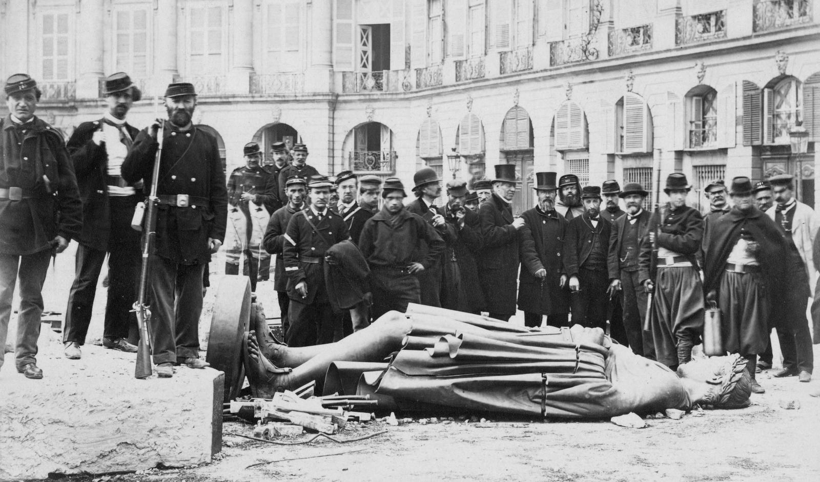 Разрушение Вандомской колонны 18 мая 1871 года во время Коммуны.
