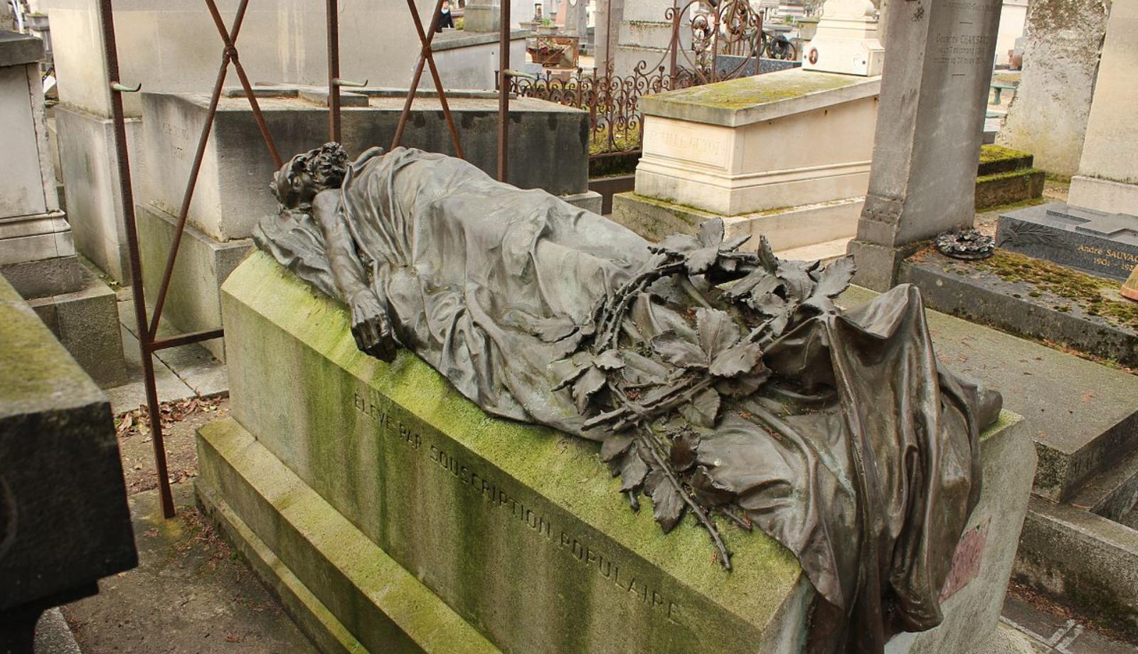 Надгробие Луи Огюста Бланки на кладбище Пер-Лашез, Париж.