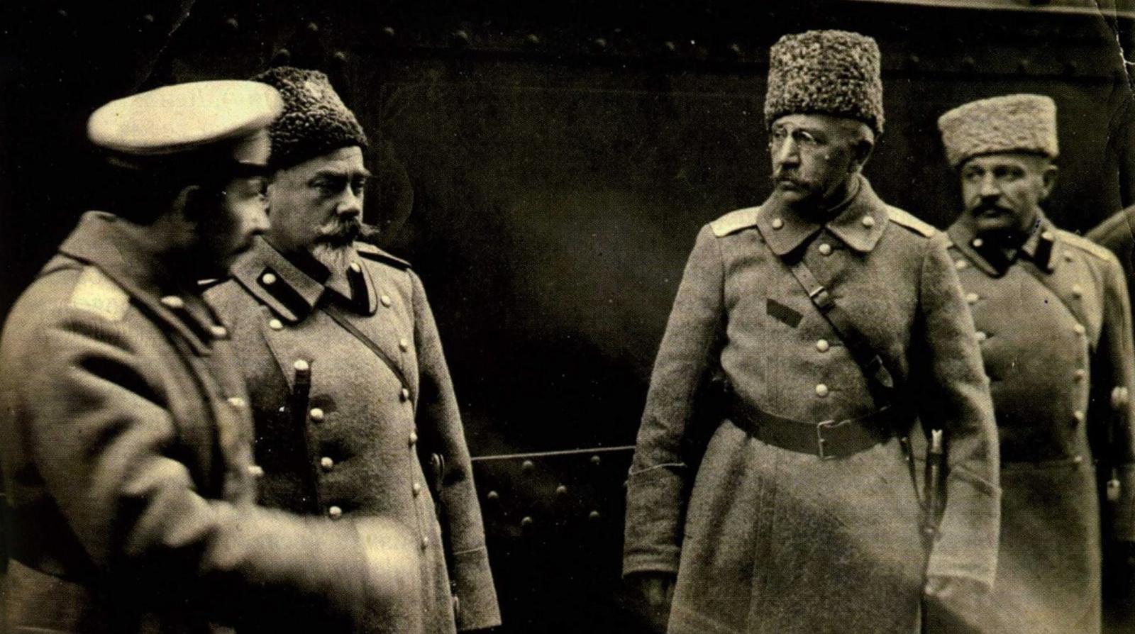 Краснов с белым генералом Деникиным. 