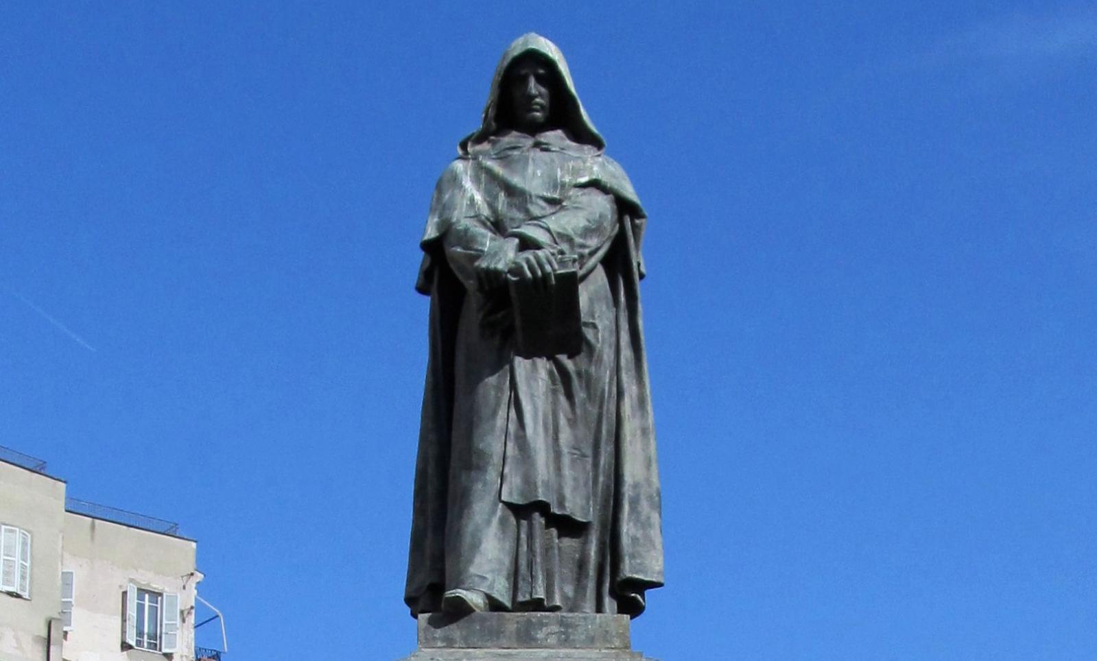 Памятник Джордано Бруно в Риме на Кампо-деи-Фьори.