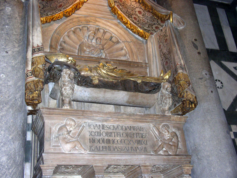 Саркофаг с останками антипапы Иоанна XXIII.