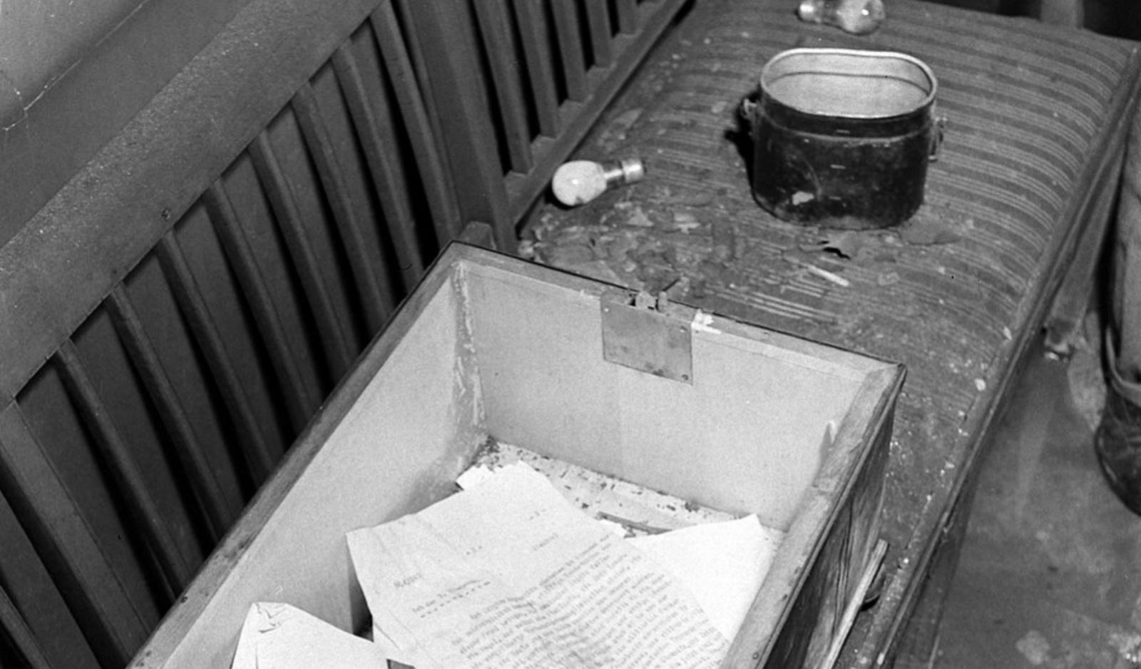 Коробка с буками в бункере Адольфа Гитлера. 