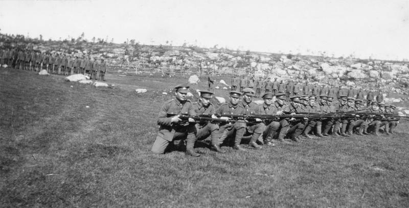 Солдаты Карельского легиона в британской форме во время учений