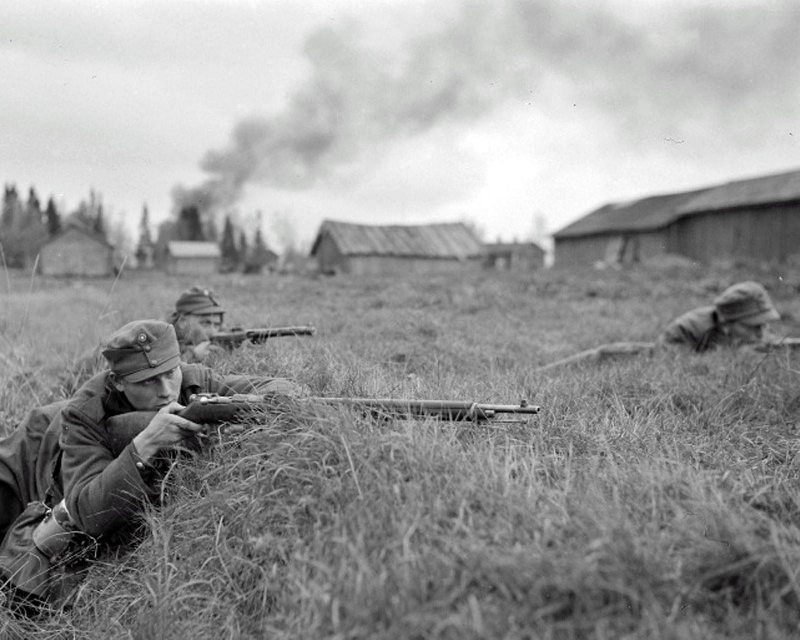 Финские пехотинцы во время боёв за Торнео. 