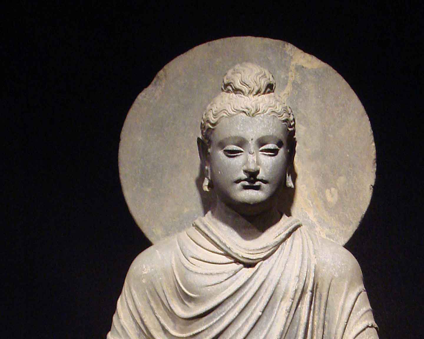 Изображение Будды в греческом стиле. 1-2-м вв. н.э. 