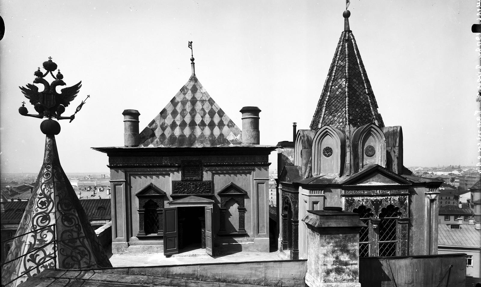 Вид на Смотрильную башенку и Детскую палату Теремного дворца, 1908 г.