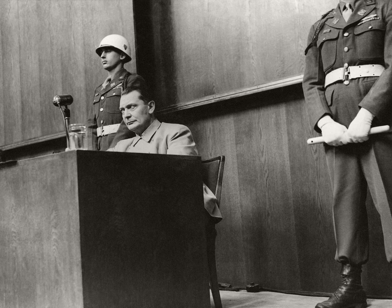 Евгений Халдей. Герман Геринг на трибуне. Нюрнбергский процесс. Германия, Нюрнберг, 1946.