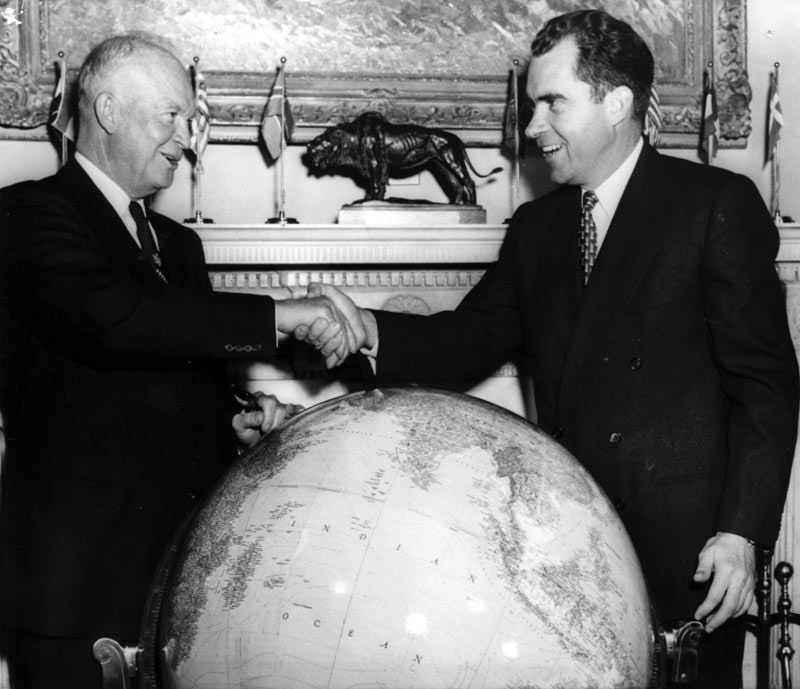 Эйзенхауэр и Никсон в Белом доме, 1953 год.
