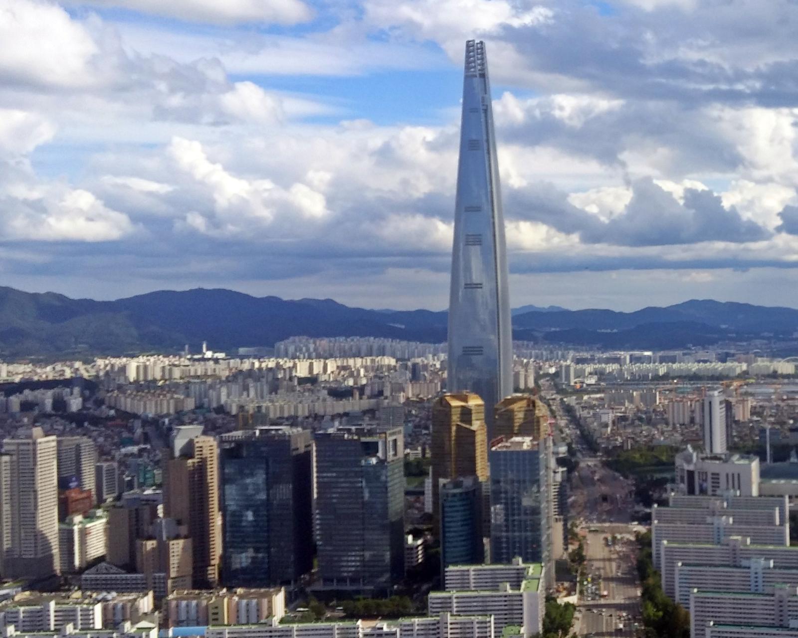 Lotte world tower.