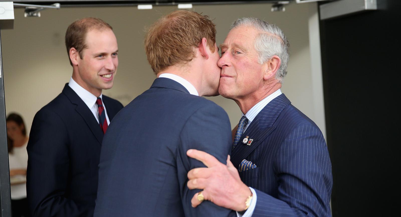 Принц Чарльз с сыновьями.