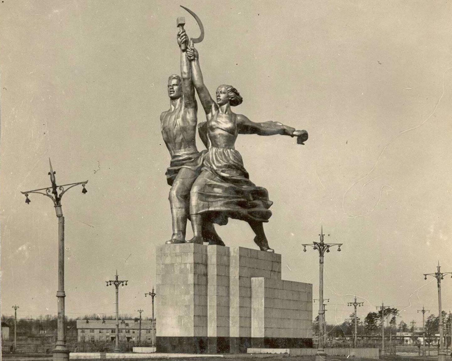 «Рабочий и колхозница», 1937 г. Скульптор В.И. Мухина.