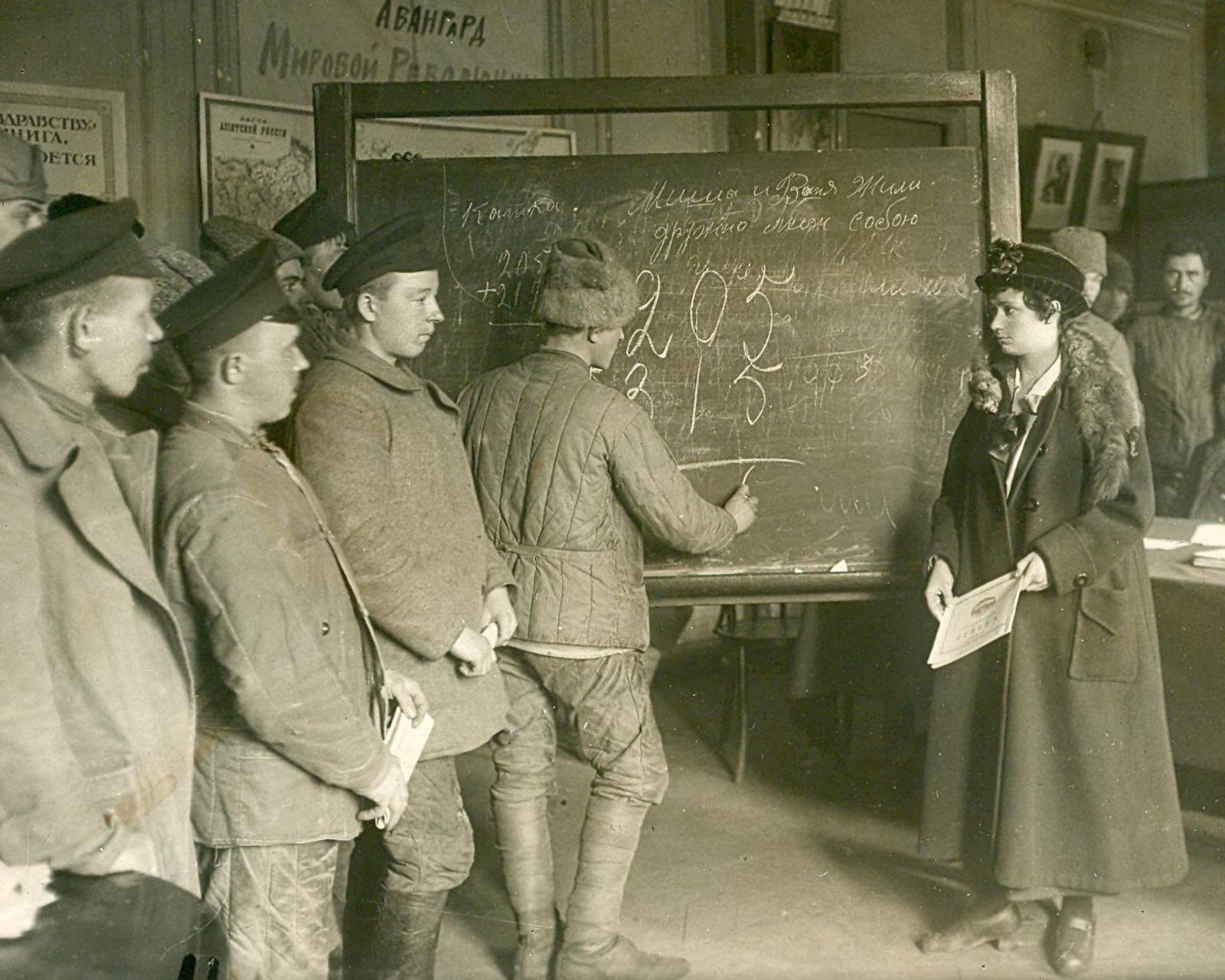 Курсы ликбеза в Петрограде, 1920 год.