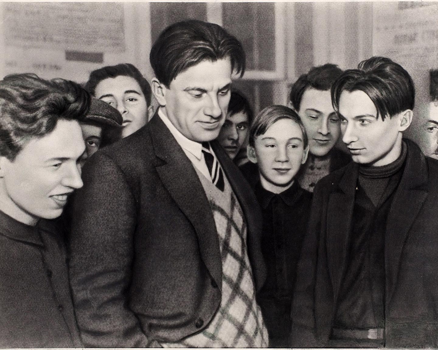 Владимир Маяковский на выставке «20 лет работы». М., 1930 год.