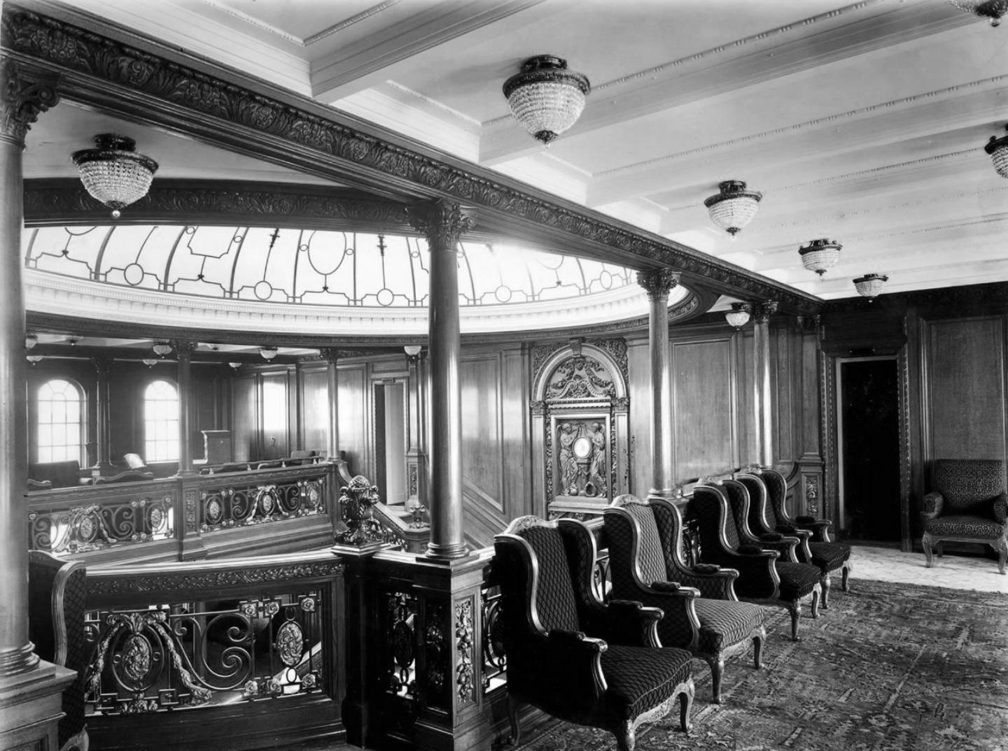 Холл первого класса на шлюпочной палубе, «Олимпик», по обстановке был «близнецом» «Титаника».
