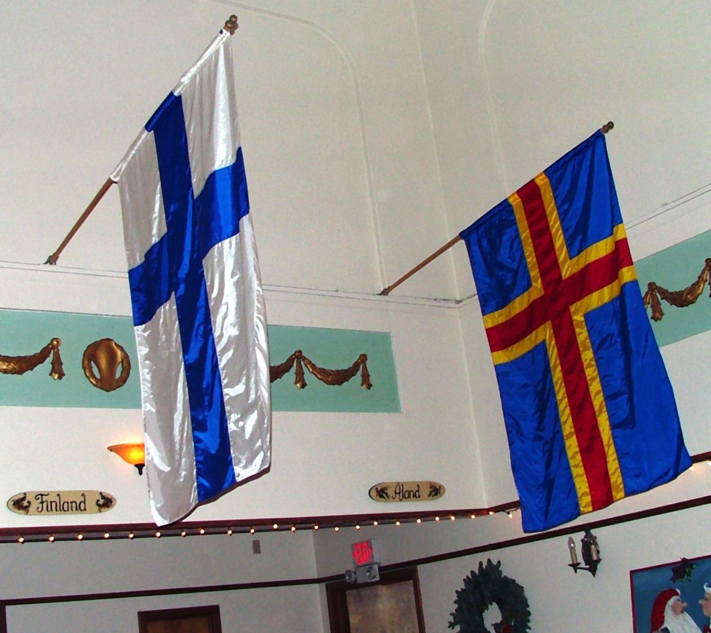 Флаги Финляндии и Аландских островов. 