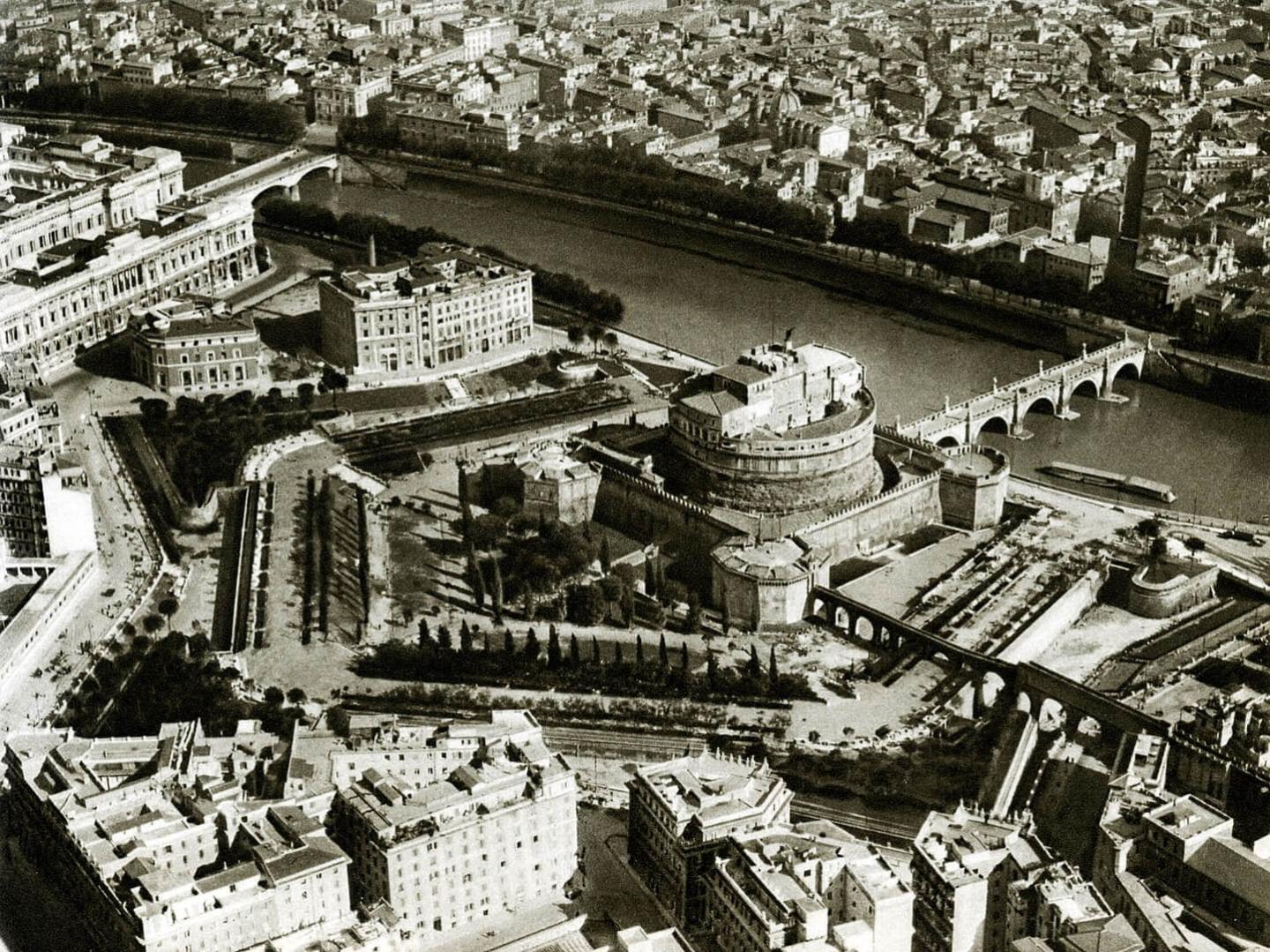 Вид на замок, фото 1938 года.