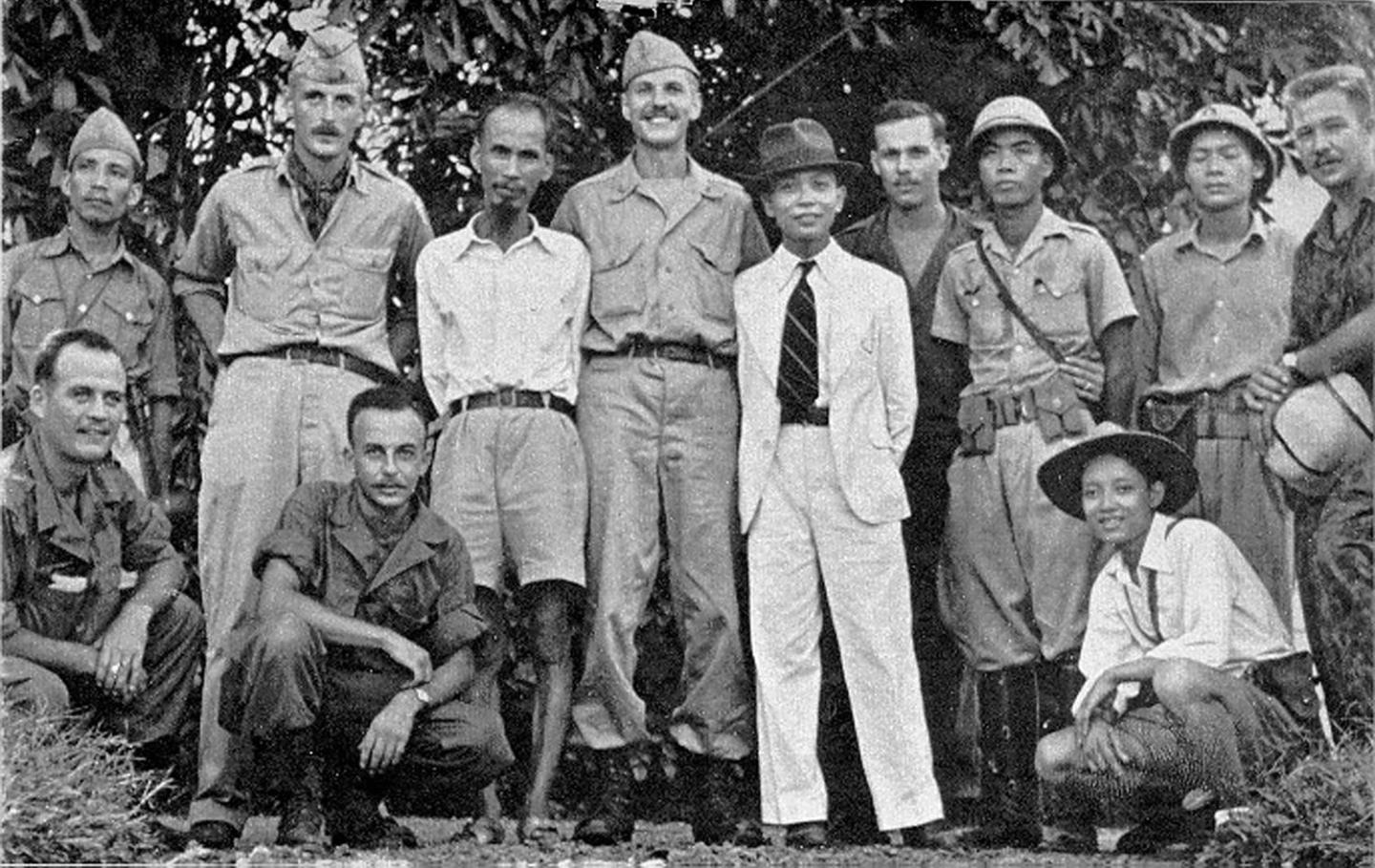 Хо Ши Мин и американские военные, 1945.