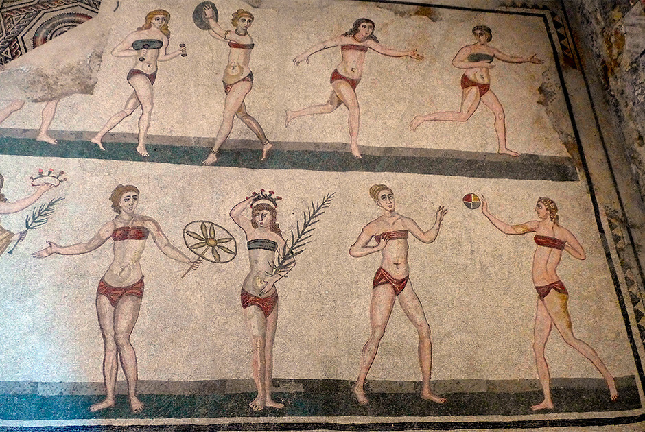 Римские спортсменки в одежде, напоминающей бикини.