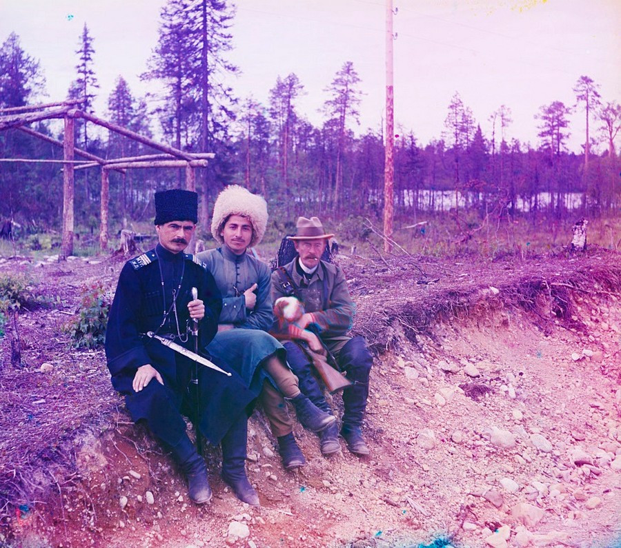 С. М. Прокудин-Горский с двумя мужчинами, Карелия. <br>