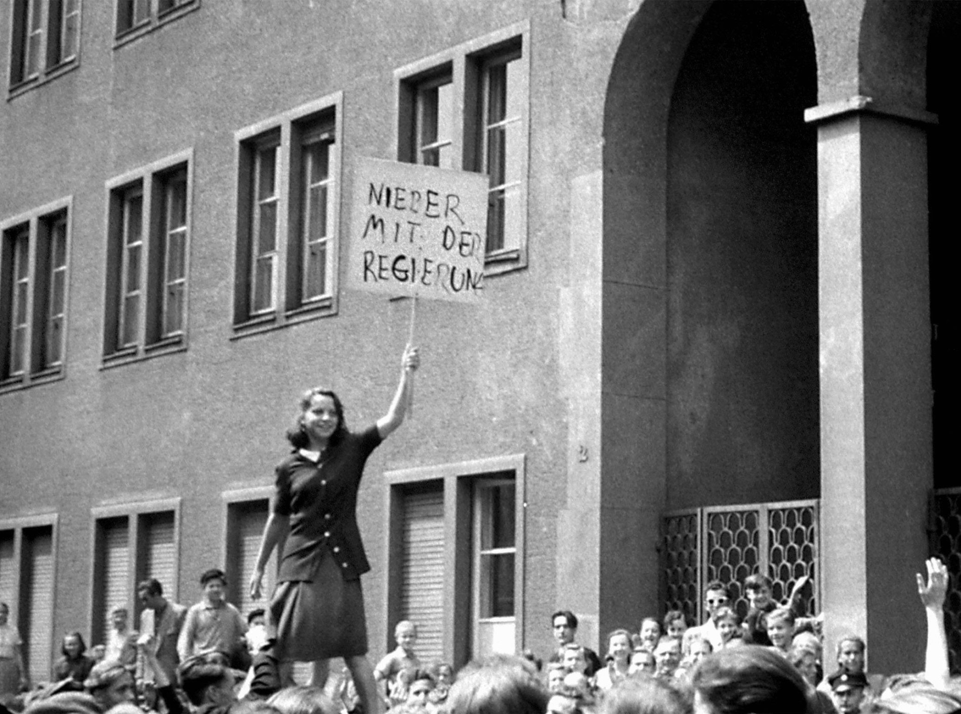 «Долой правительство». (FAZ) Фото 1.jpg