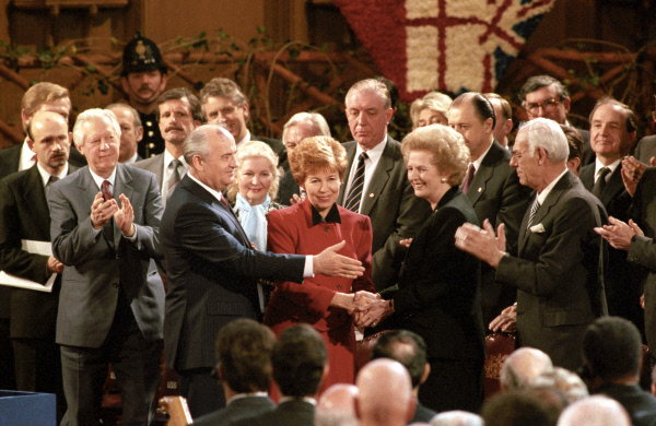 Супруги Горбачевы и Маргарет Тэтчер, 1989 год.jpg