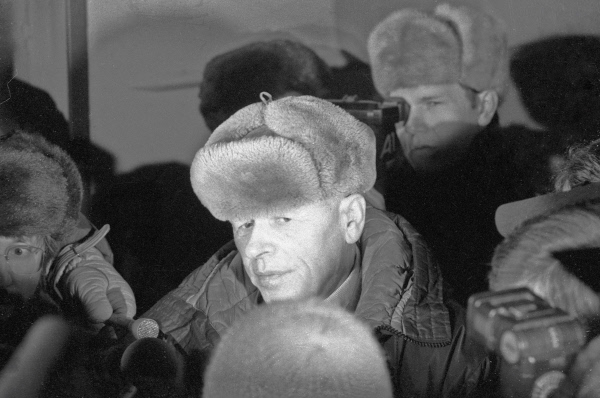 Возвращение из Горького в Москву.jpg Возвращение из Горького в Москву.jpg