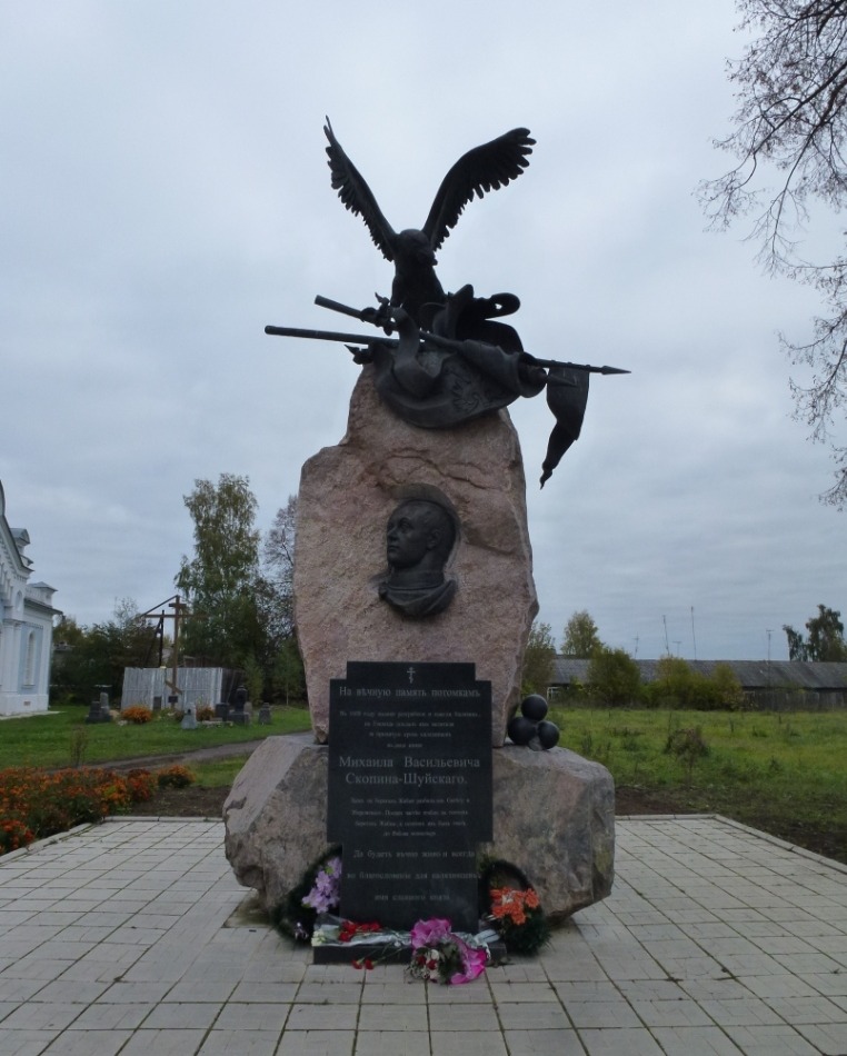 Памятник Михаилу Скопину-Шуйскому в Калязине. (altertravel.ru) 10.jpg
