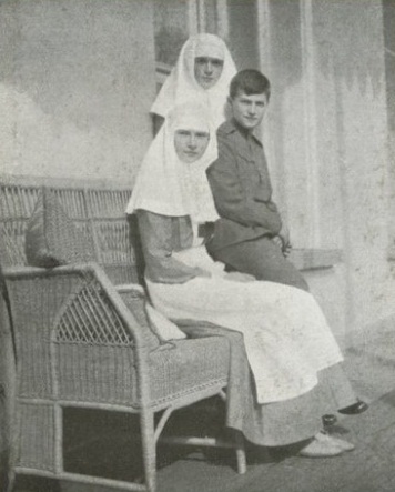 Великие Княжны Ольга Николаевна и Татьяна Николаевна.jpg