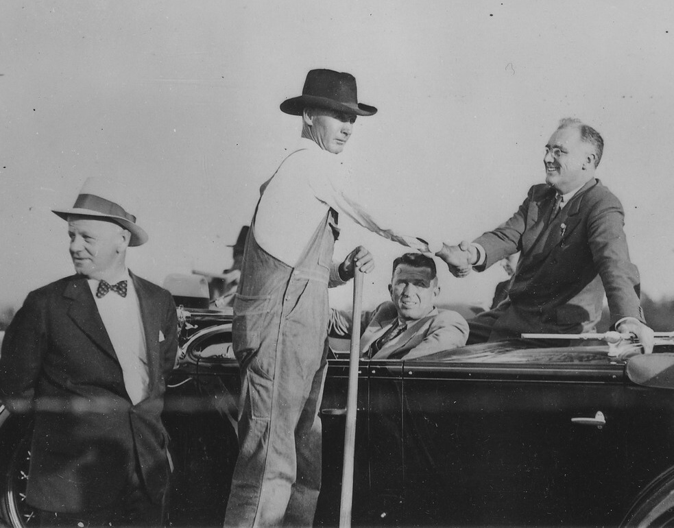 Рузвельт с фермером из Джорджии (октябрь 1932).jpeg