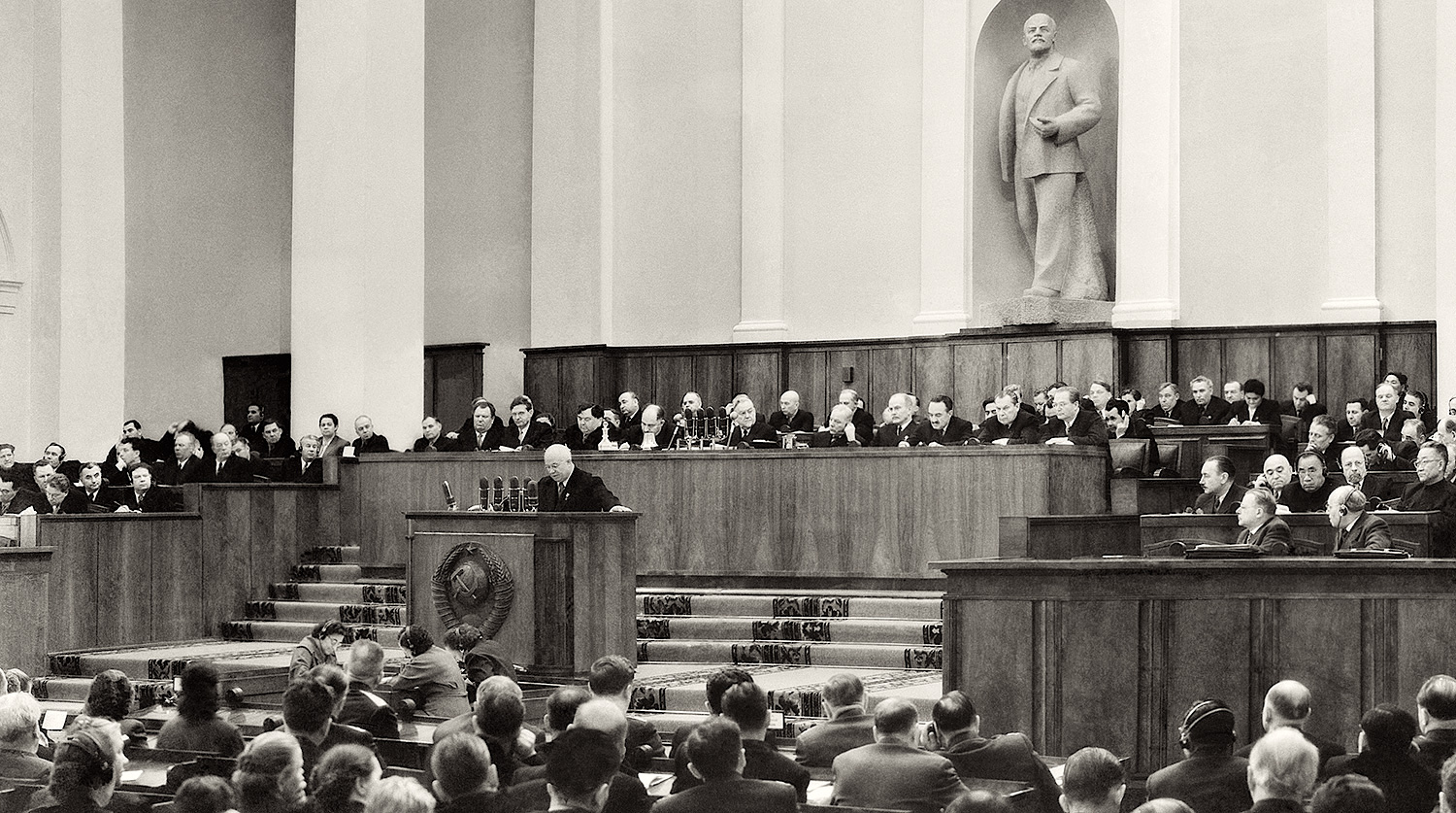 Хрущев выступает на ХХ съезде КПСС.jpg