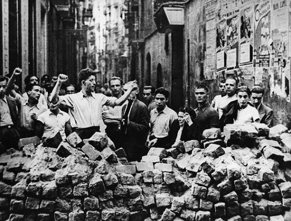 ФОТО2 Баррикады в Барселоне во время гражданской войны 1930-ые гг..jpg