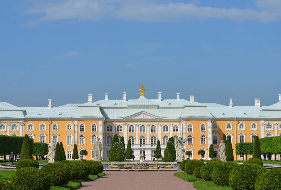 Большой Петергофский дворец. (wikipedia.org) 1 Большои Петергофскии дворец. Источник peterhofmuseum.ru.jpg