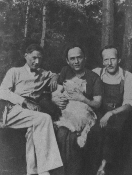 Евгений Замятин, Юрий Анненков и Михаил Осоргин. Сент-Женевьев-де-Буа, 1930-е годы