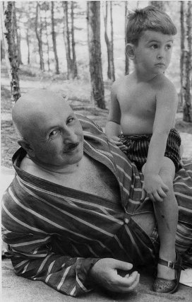 С внуком Иваном, 1952 год.jpg