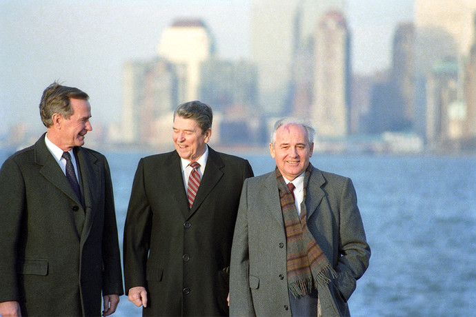 Буш, Рейган и Горбачев в США, 1988 год.jpg