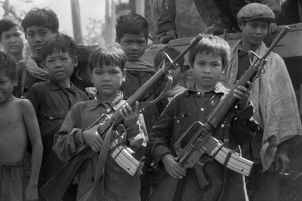 khmer-rouge-child-soldiers.jpg