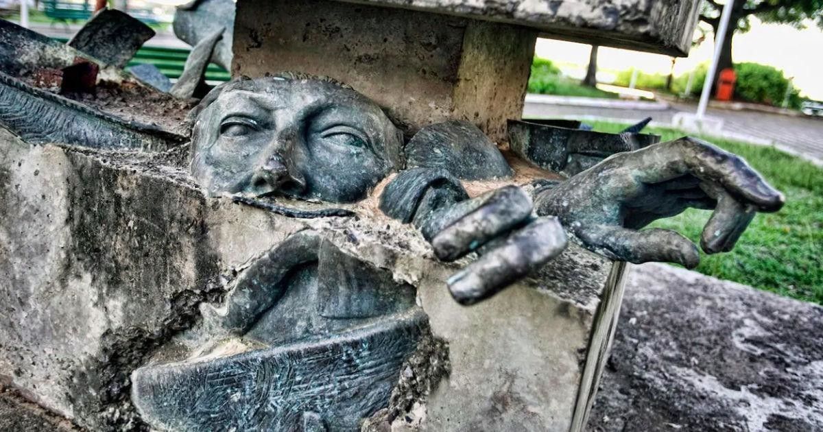 Памятник диктатуре «Больше никогда!». Асунсьон, Парагвай. («Дилетант») 176c44c80cb4302360676217c43da356.jpeg
