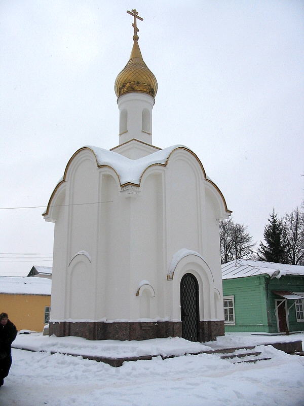 4 Часовня-памятник в Боровске на предполагаемом месте заключения Феодосии Морозовой и Евдокии Урусовой.jpg