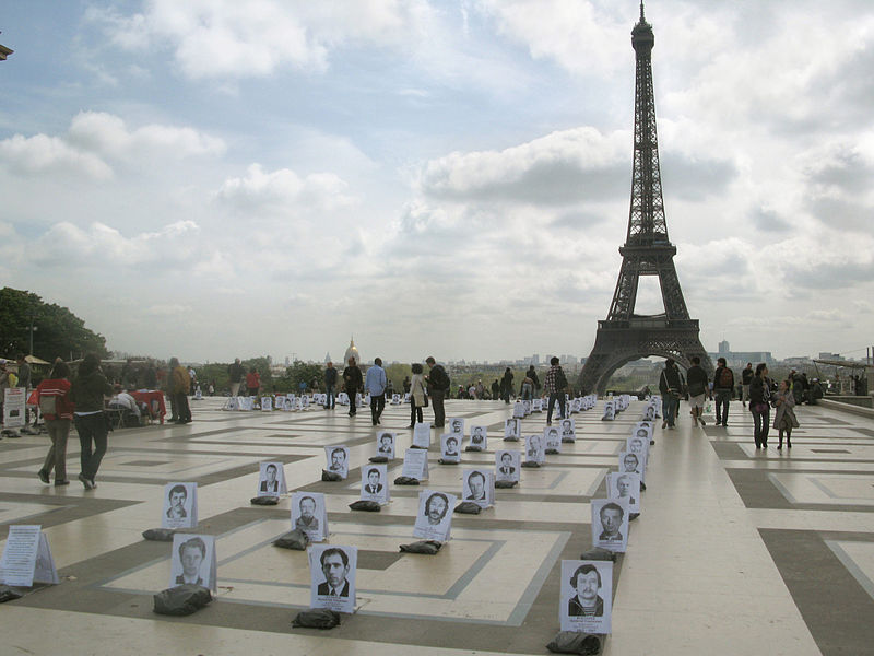 День памяти жертв Чернобыля в Париже. 26 апреля 2010 г.jpg